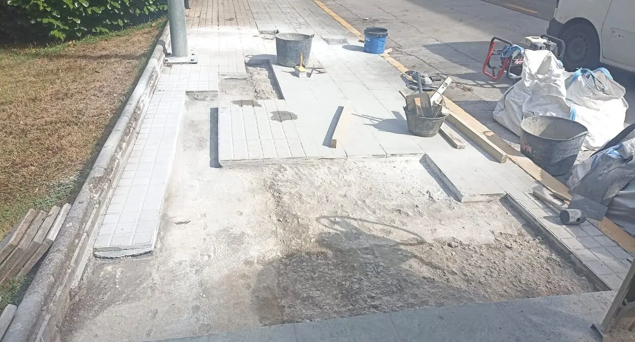 Reparación baldosas avenida de El Bierzo 1