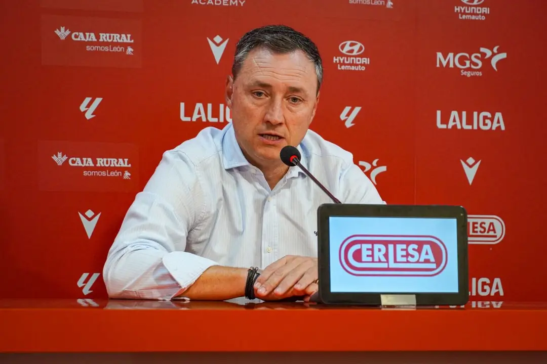 Raúl Llona, durante una rueda de prensa.