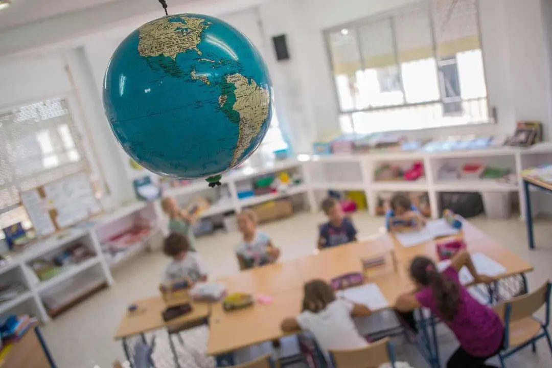 Imagen de un colegio rural.