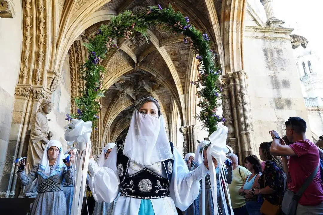 Celebración del Foro u Oferta con Las Cantaderas, con motivo de las fiestas de San Froilán en León. Foto: Campillo