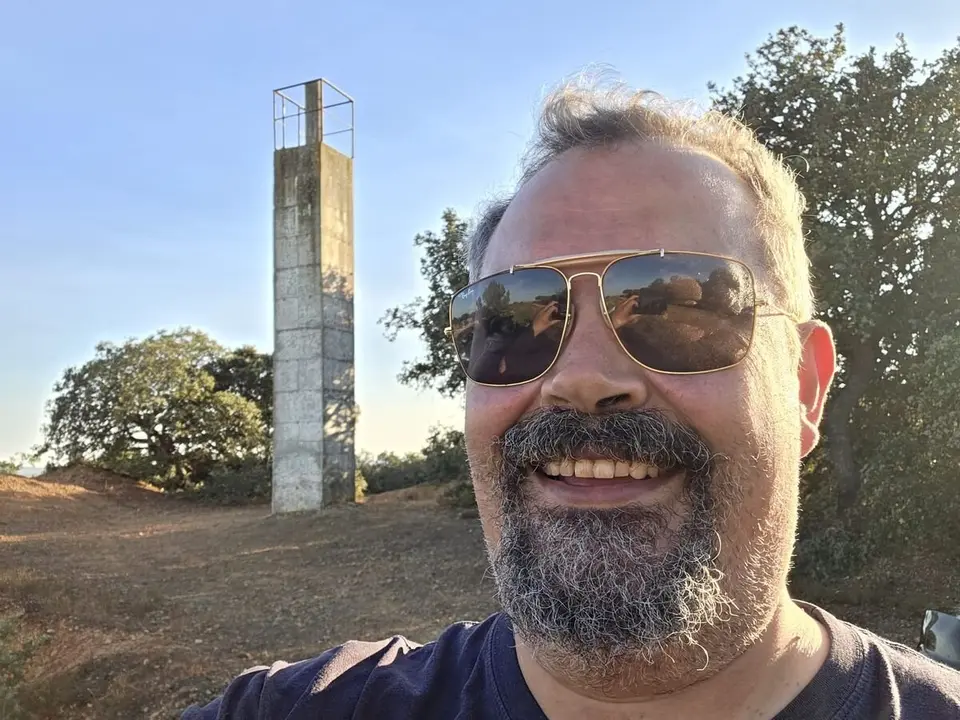 Enrique Emperador es topógrafo y vive y trabaja en Veguellina de Órbigo.