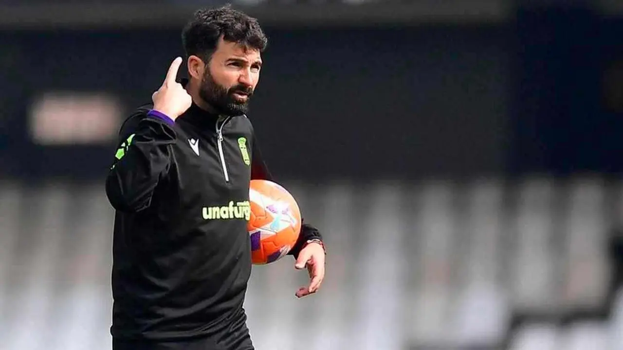 Romo, en la imagen durante un entrenamiento, no será finalmente entrenador de la Cultural.