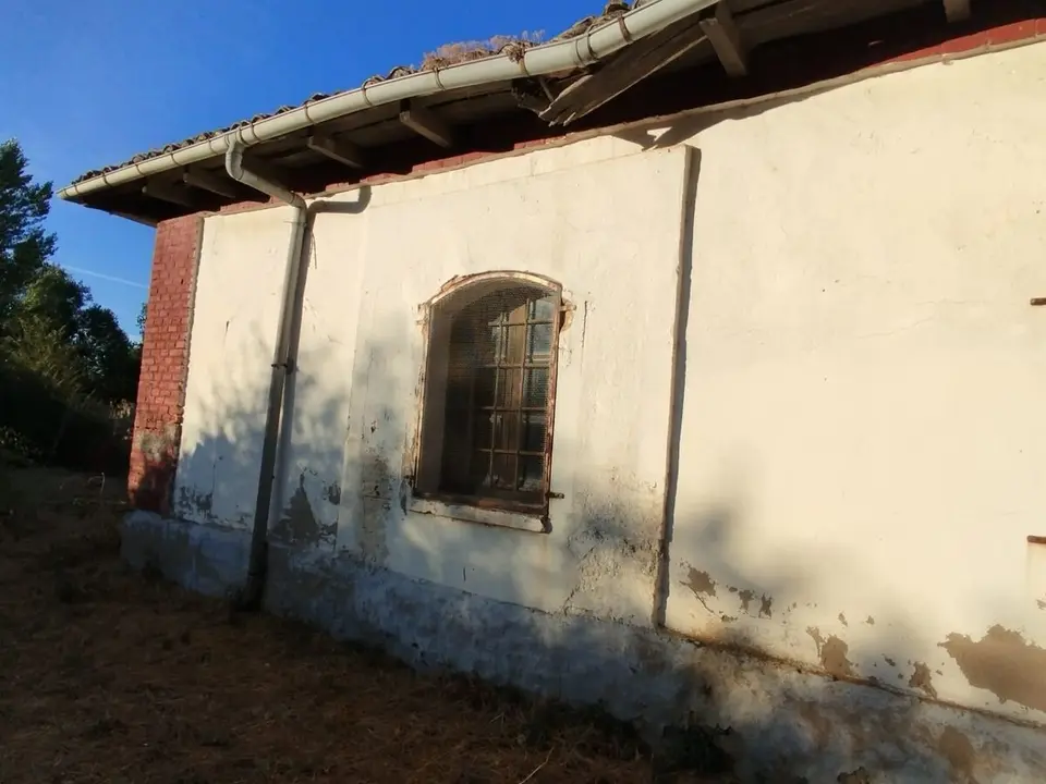 Estado actual de las antiguas escuelas de Quintana-Raneros.