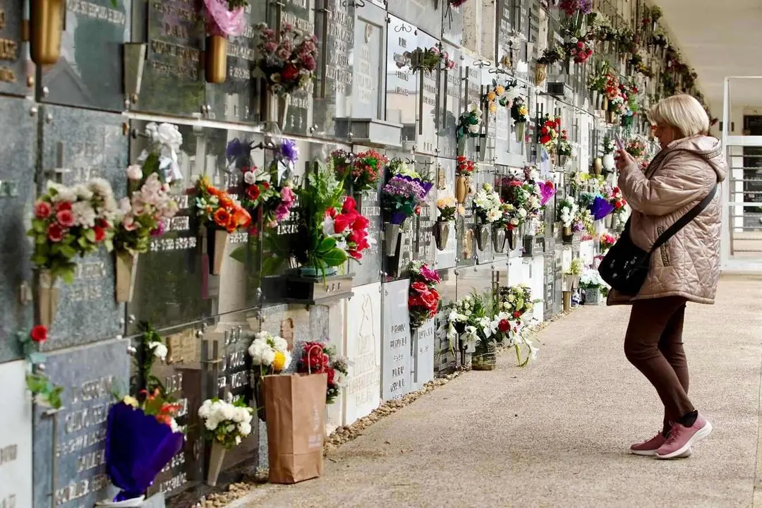 Celebración del Día de Todos Los Santos en el Cementerio Municipal de León. Foto: Campillo