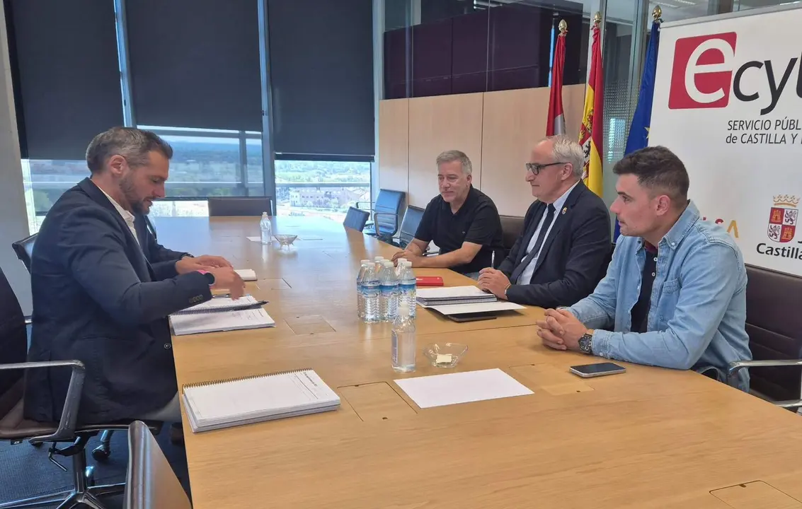 Reunión del Consejo Comarcal con la Junta para abordar mejoras en el Plan Montiel.