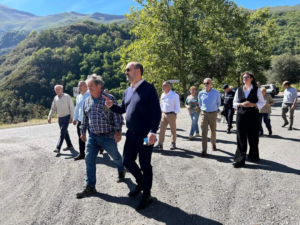 Marco Morala durante su visita a Montes de Valdueza.