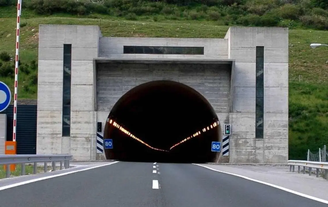 Túnel de El Negrón, en la AP-66 que une Asturias y León.
