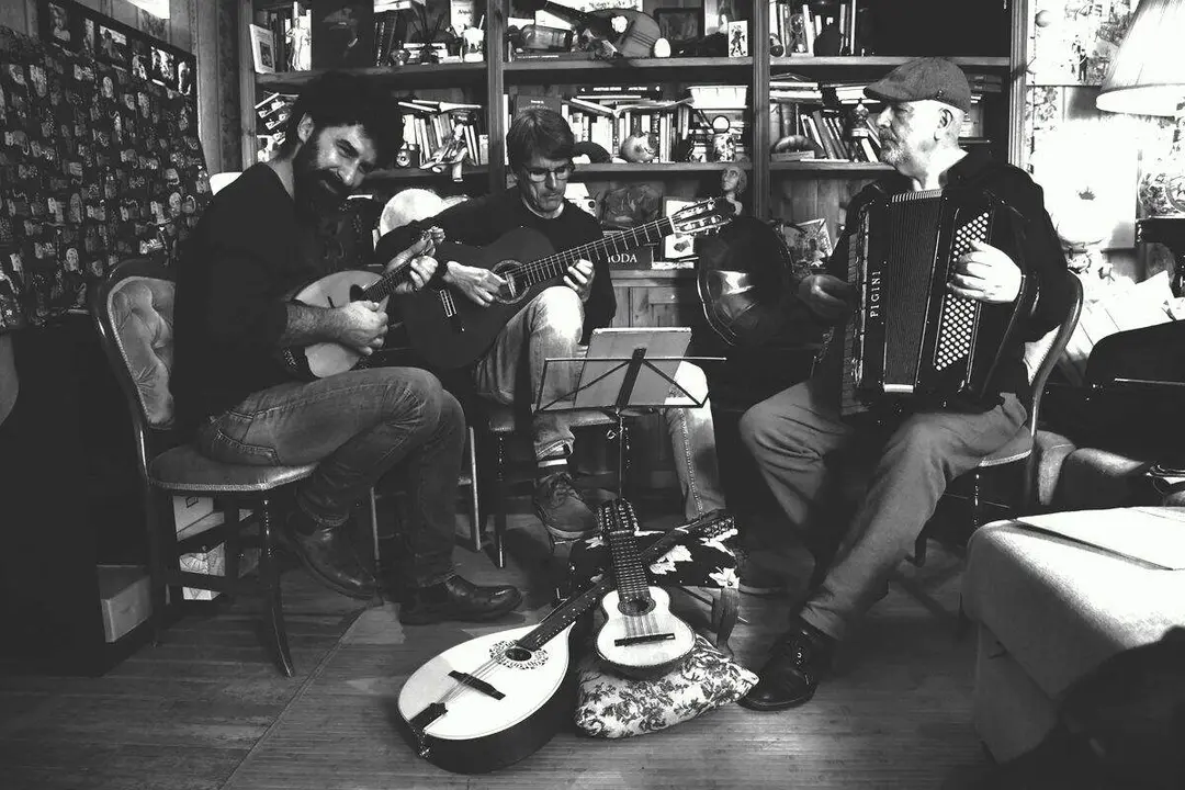 El trío Arimetrie lleva su folk al Teatro Bérgidum de Ponferrada.