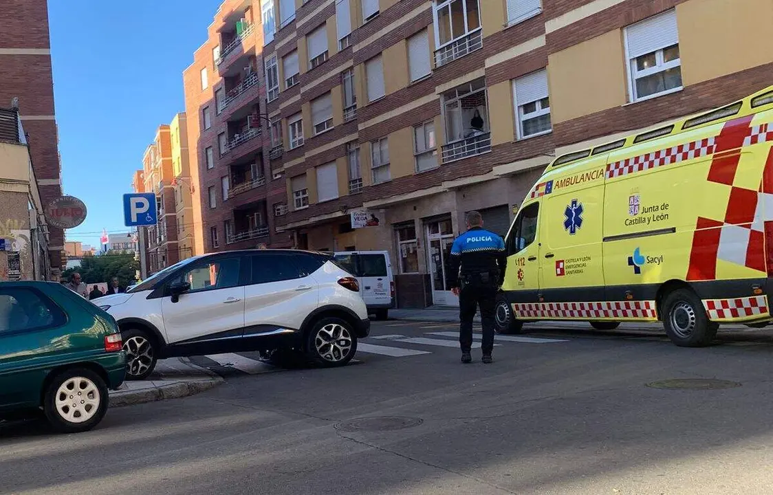 El accidente se produjo en la confluencia de las calles Batalla de Clavijo y Veintiséis de Mayo a primera hora de la mañana. Foto: A. Laliena