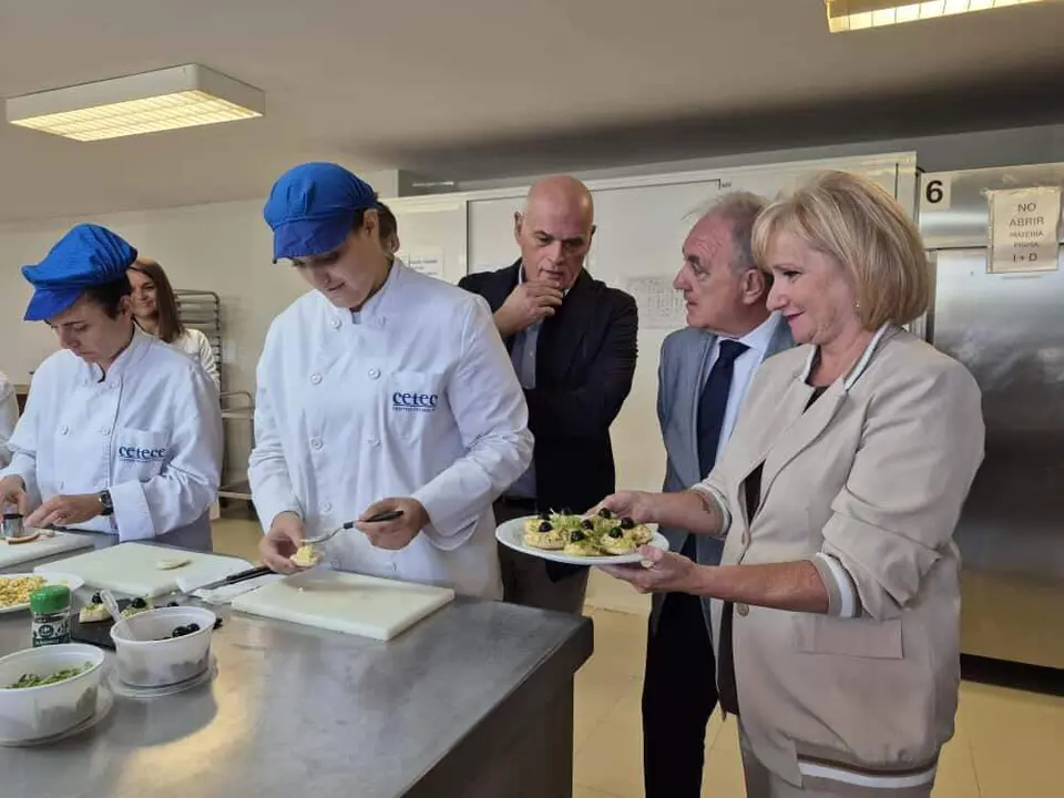La consejera de Industria, Comercio y Empleo, Leticia García, visita el programa de formación y empleo ''El valor del oficio tradicional: panaderos artesanos 4.1'', de la Fundación Centro Tecnológico de Cereales de Castilla y León.