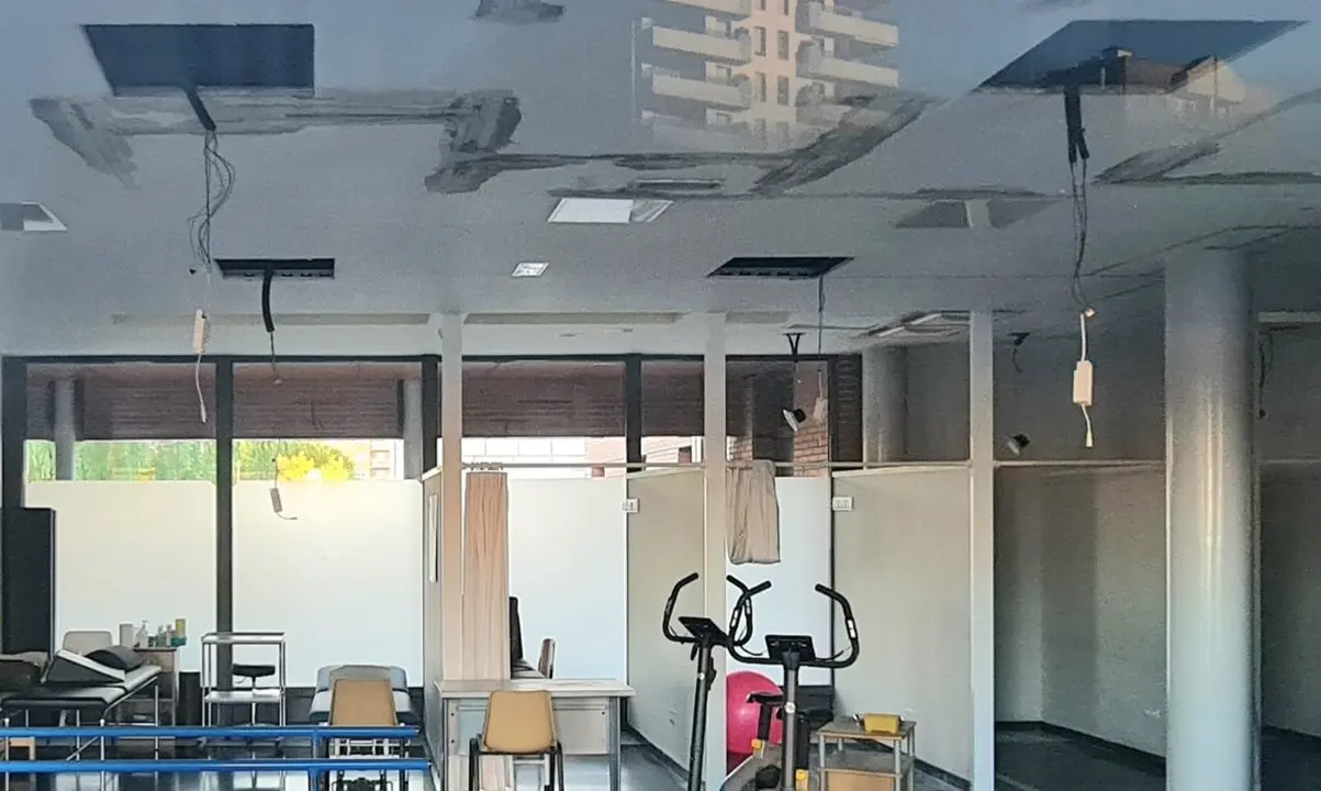 Imagen del interior del centro de salud tomada por un usuario este lunes tras reabrirse parcialmente a lo largo de la tarde.