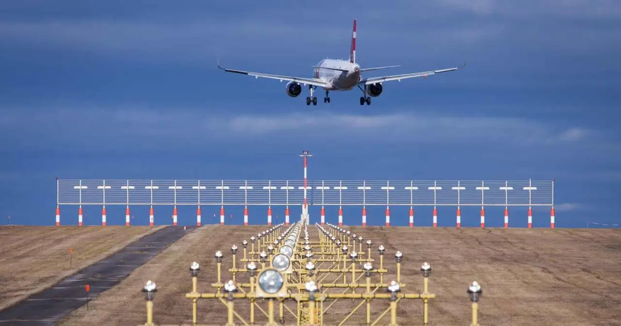 Imagen de un sistema ILS similar al del Aeropuerto de León.