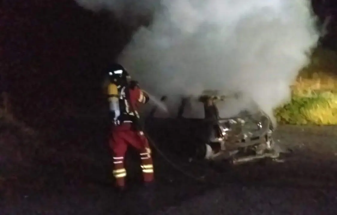incendio vehículo Villamanín