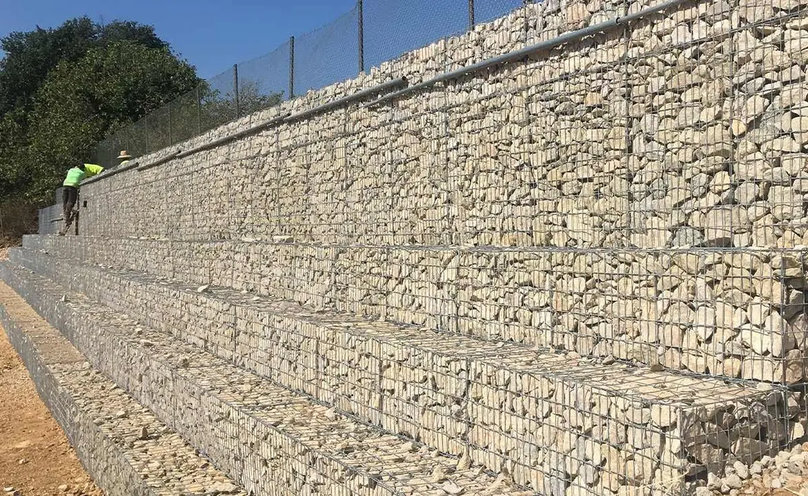 Imagen de trabajos de estabilización en un talud.