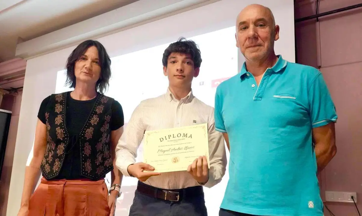 Acto de entrega de becas concedidas al alumnado participante en las estancias de investigación del programa ‘Científic@s en prácticas’ del Consejo Superior de Investigaciones Científicas y la Asociación Española para el Avance de la Ciencia. Foto: Campillo