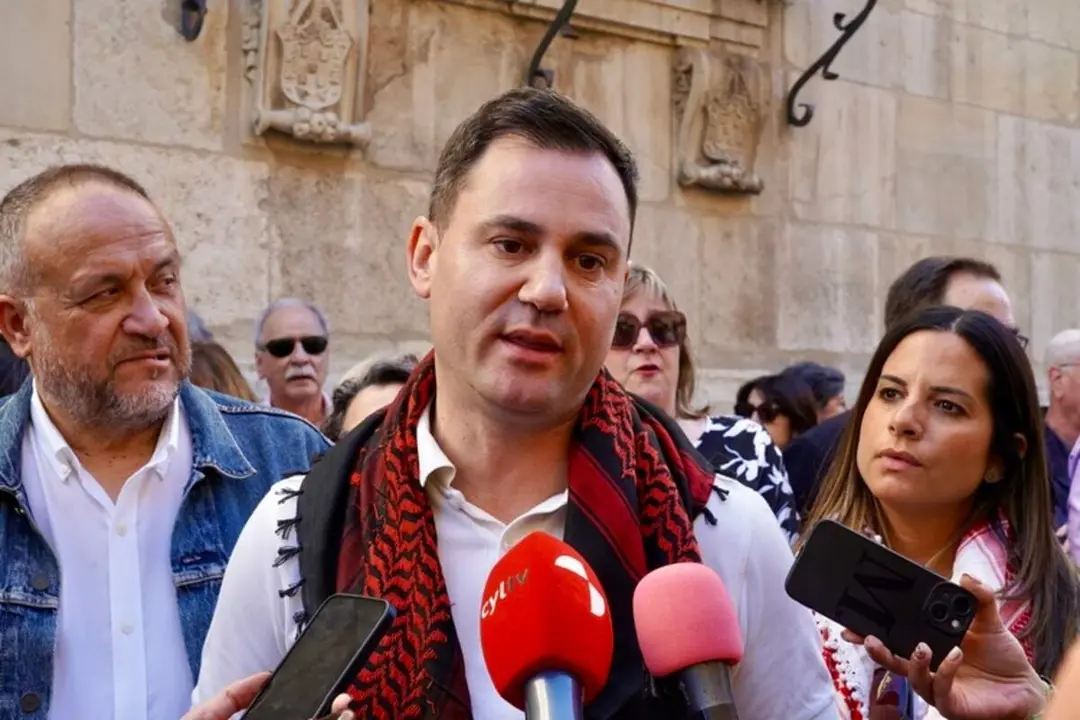Concentración y lectura de un manifiesto por Palestina en León (3)