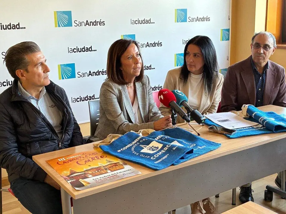 Fernando Bandera, María Pettit, Ana Caurel y Andrés Vidales, en el Ayuntamiento de San Andrés del Rabanedo este martes.