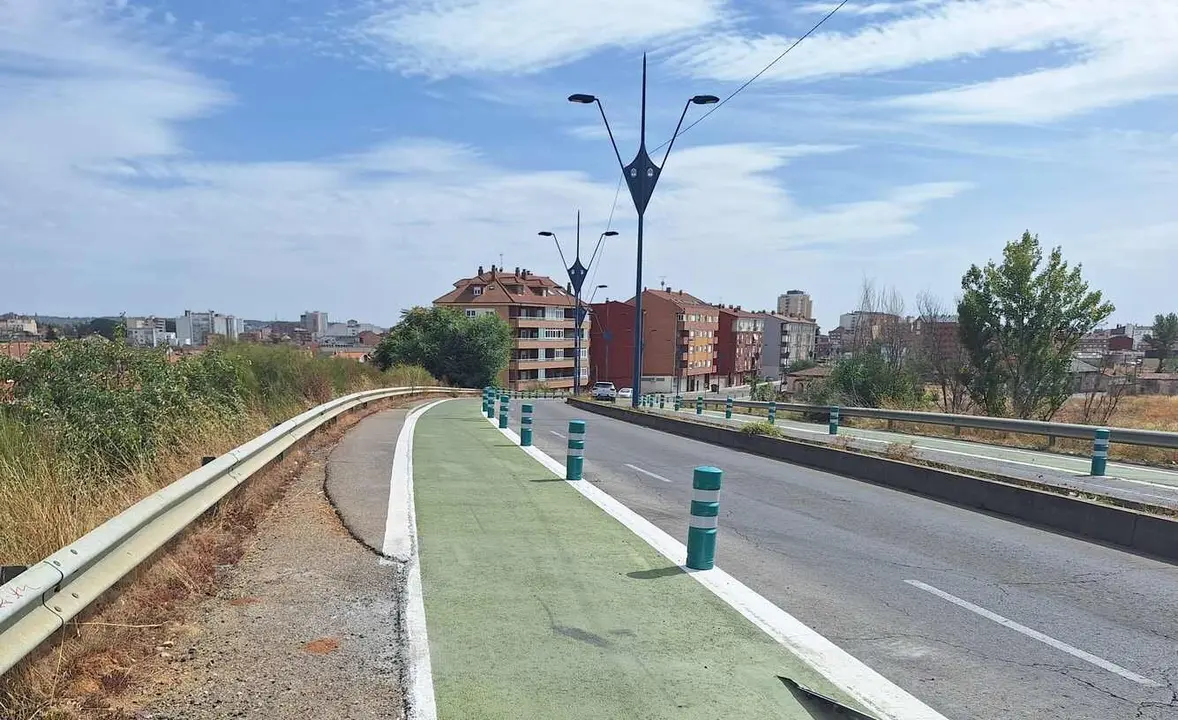 Imagen del puente de Azorín cuya ausencia de iluminación denuncia el PP.