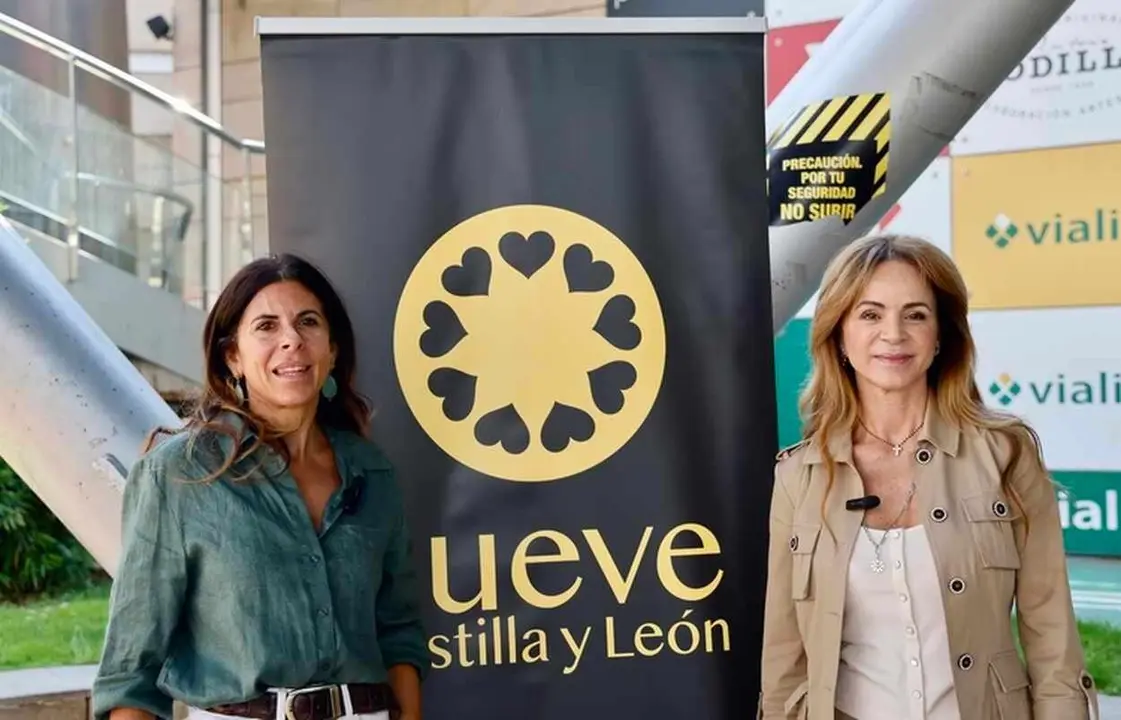 Silvia Clemente (derecha), durante la presentación de Nueve Castilla y León.