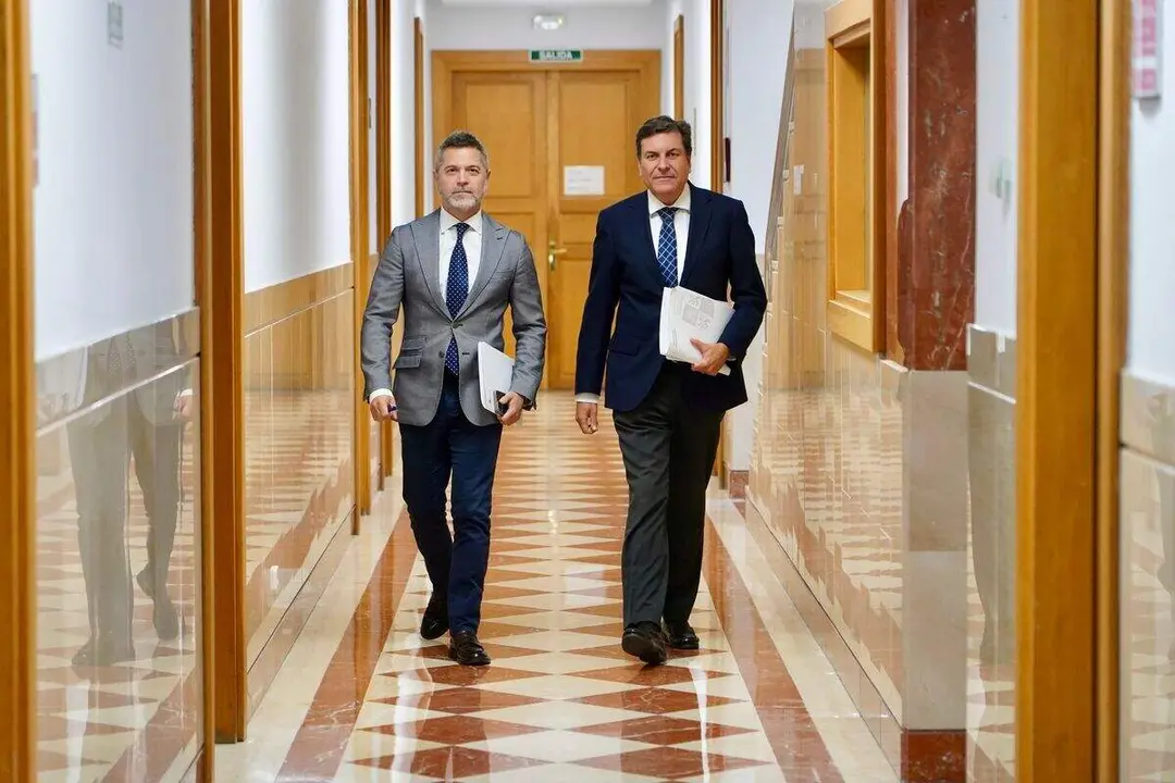 El consejero de Economía y Hacienda y portavoz, Carlos Fernández Carriedo, comparece en rueda de prensa posterior al Consejo de Gobierno.