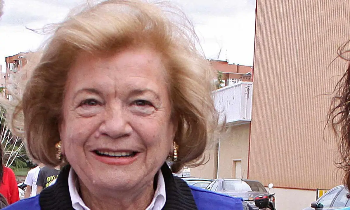 Marcha Solidaria que organiza Unicef de León. Participa el portavoz del PP Julio Cayón que entrega un donativo a los organizadores del evento
