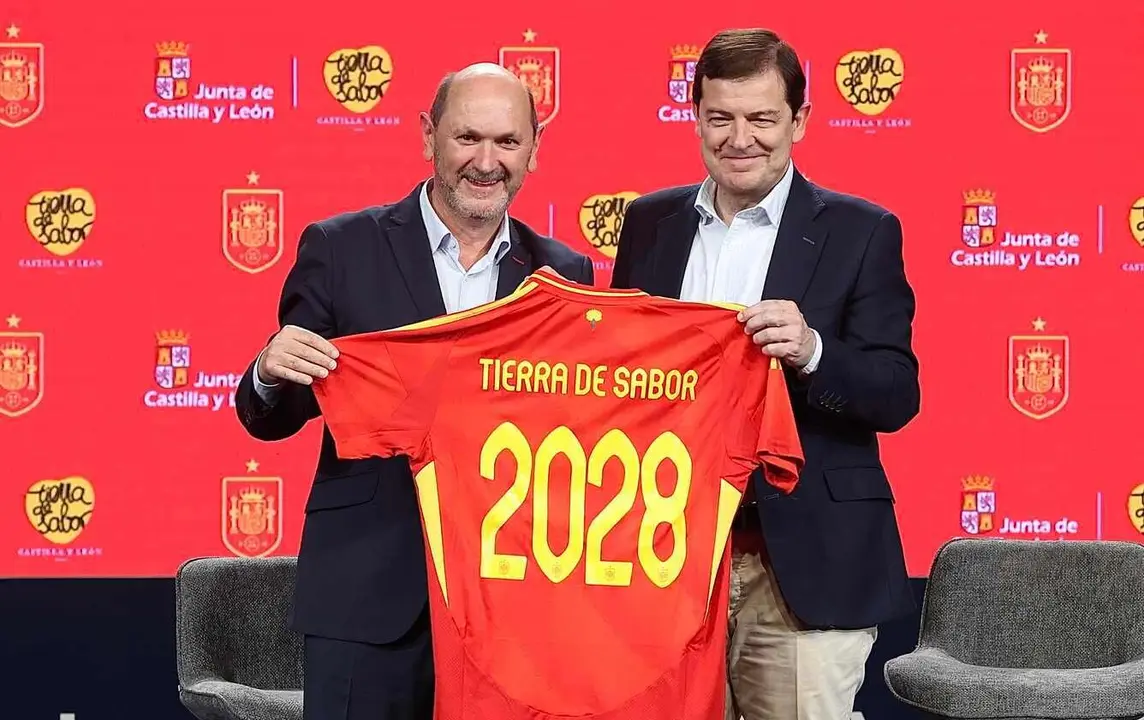 El presidente de la Junta, Alfonso Fernández Mañueco, participa en el acto de presentación del patrocinio de 'Tierra de Sabor' a la Selección Española de Fútbol.