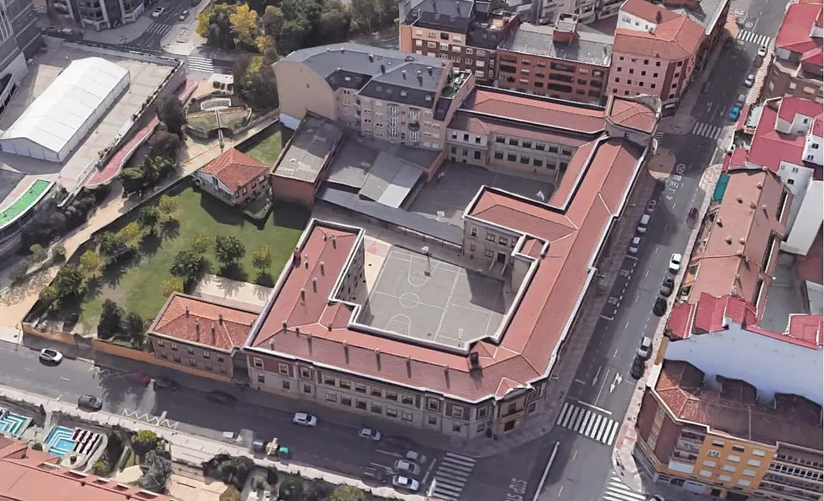 Vista aérea del inmueble de La Inmaculada, actualmente ocupado por el Colegio Leonés.
