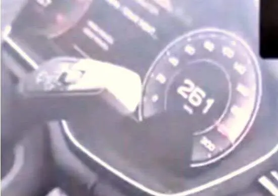 La Guardia Civil investiga a un conductor por circular a 260 km/h, con siete personas en el turismo, algunas de ellas menores.