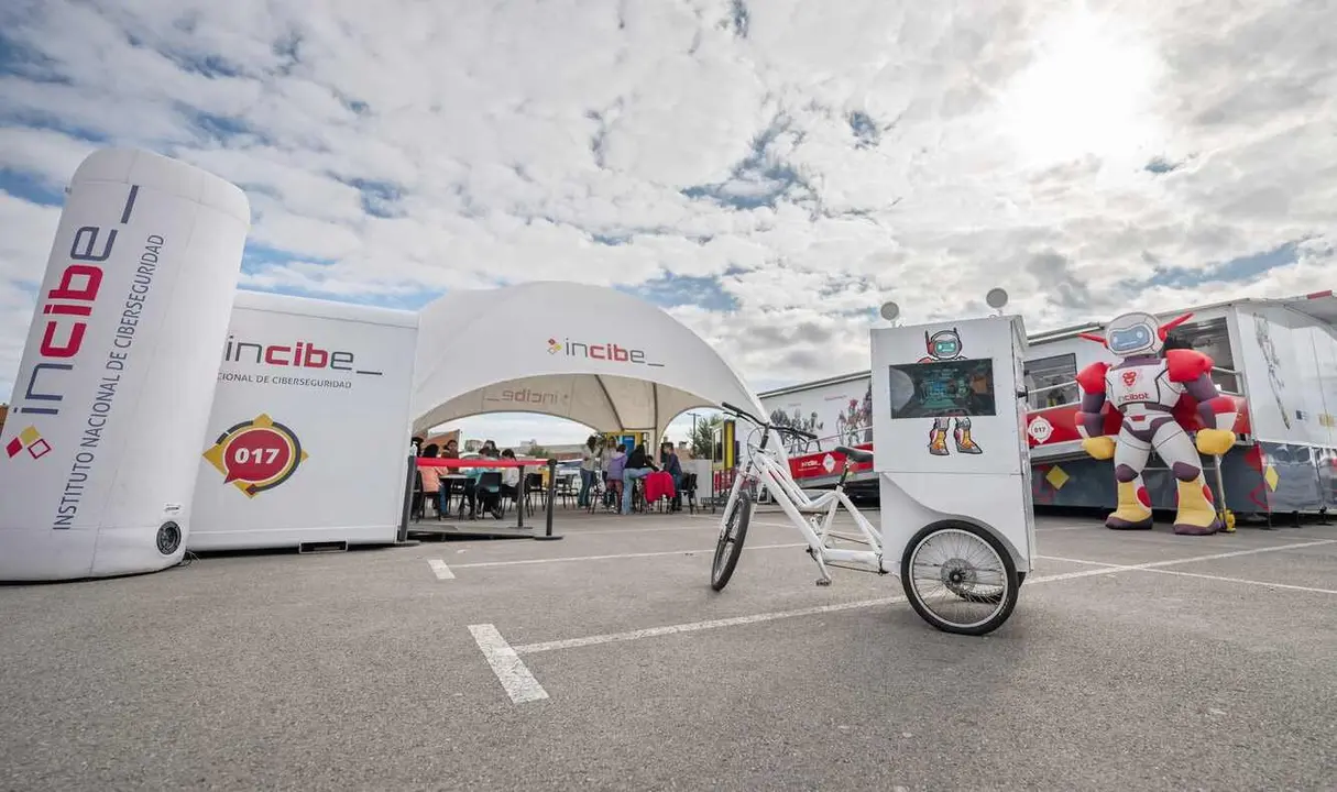 La #ExperienciaIncibe se instalará del 14 al 18 de octubre en la explanada de la Junta, coincidiendo con el 19Enise, con actividades, juegos y formación para todos los públicos.