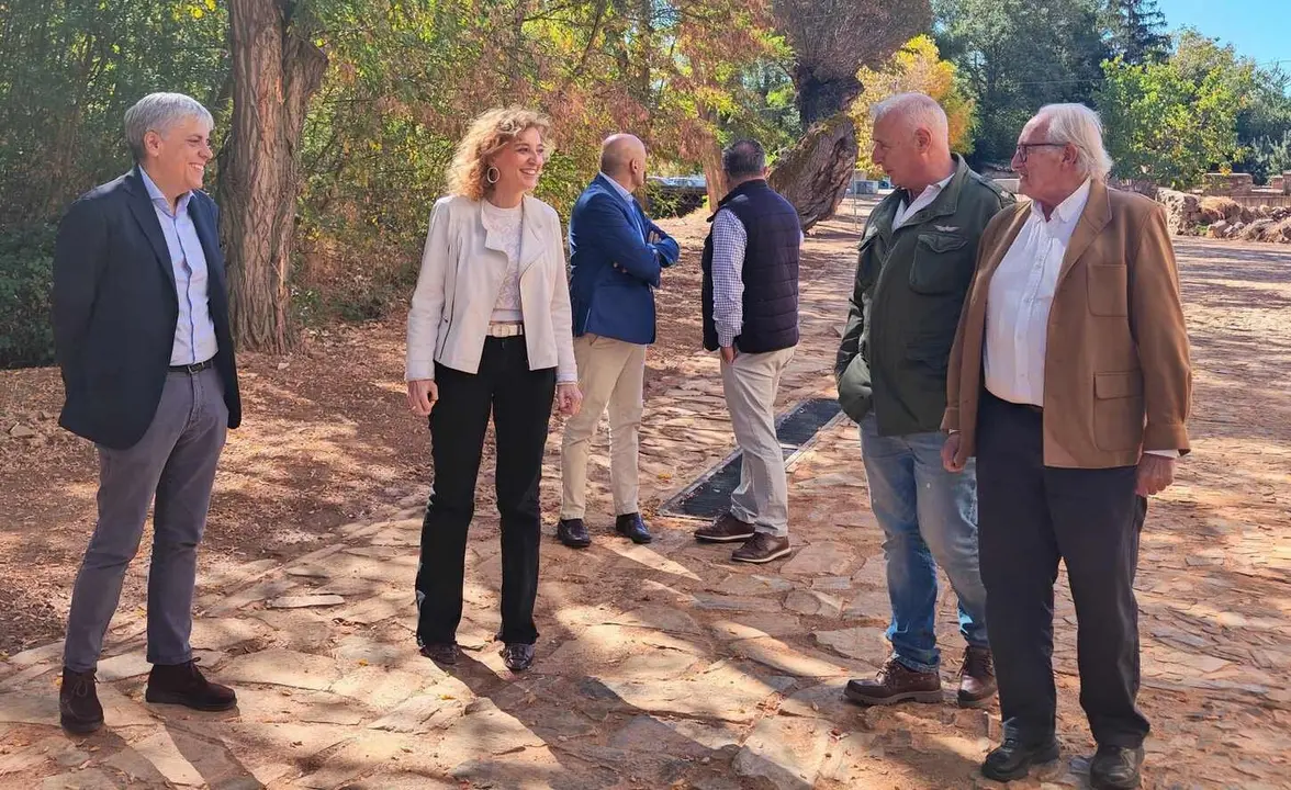 Un instante de la visita institucional a la zona renovada.