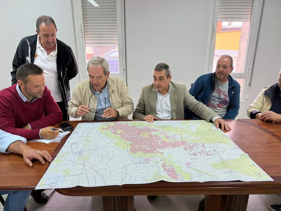 El director general del ITACyL, Rafael Sáez, se ha reunido con los integrantes de la Comunidad de Usuarios de Aguas Subterráneas (CUAS) del Órbigo-Eria. Foto: JCyL