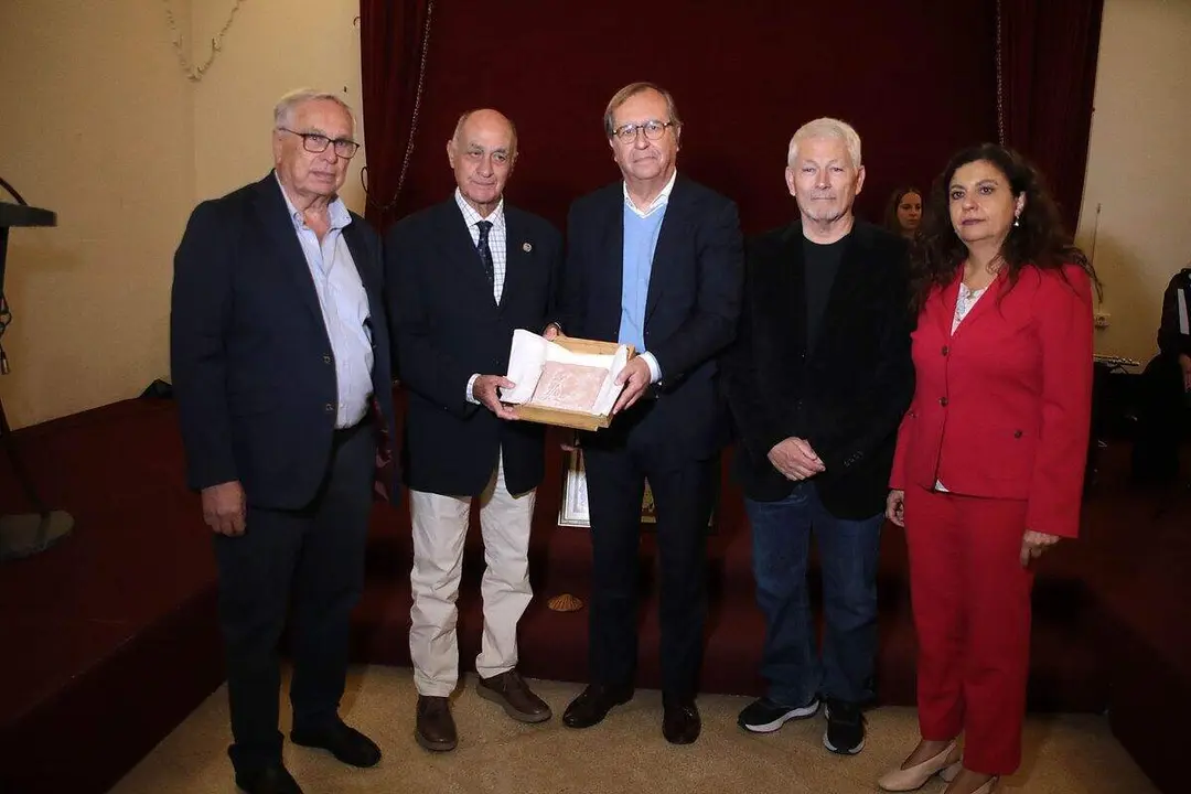 La Asociación de Amigos del Camino de Künig entrega el Premio Hermann Künig de la Hospitalidad a la organización Hospitaleros Voluntarios. Foto: Peio García