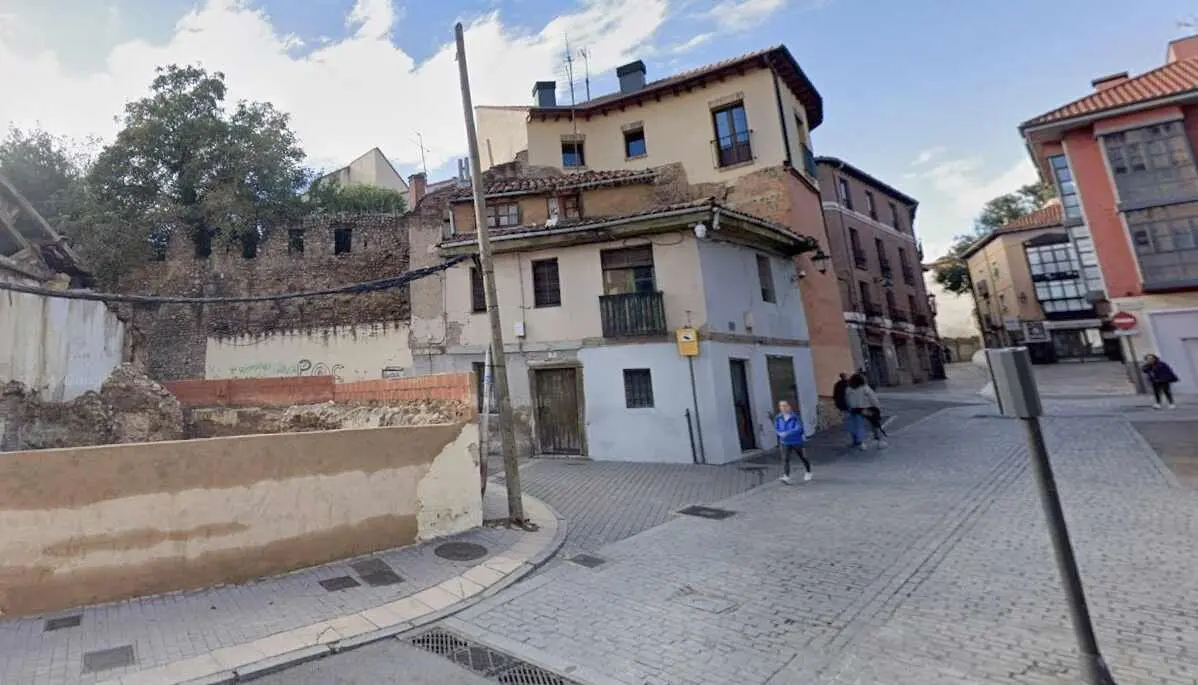 Imagen del inmueble ubicado en la calle Las Cercas, número 2.