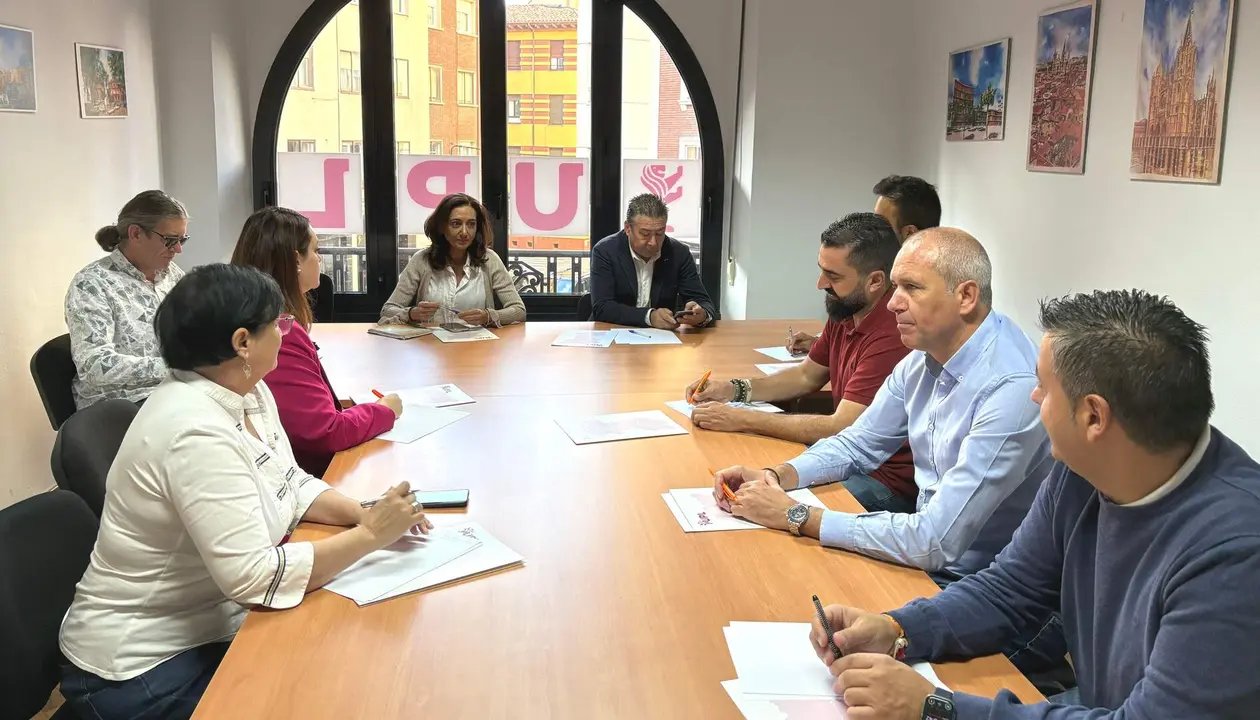 Reunión con las secretarías de área de UPL