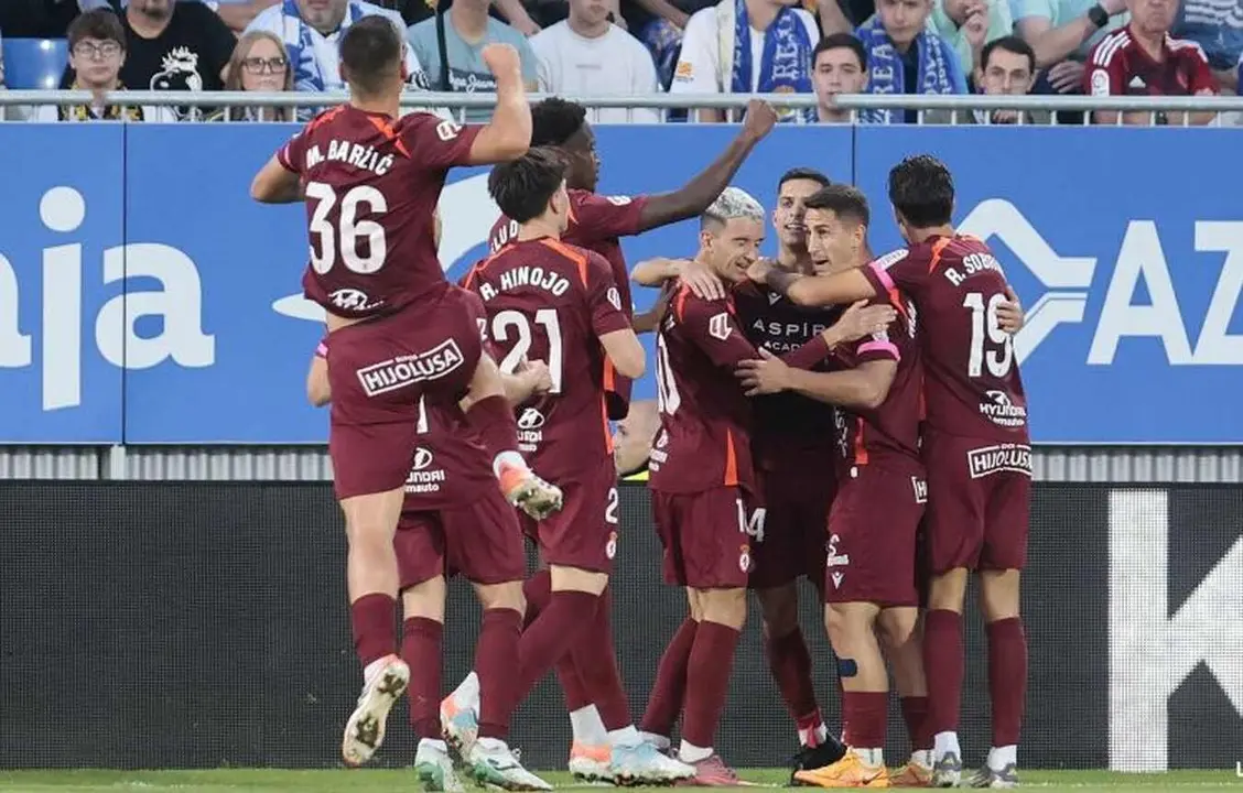 Los jugadores de la Cultural celebran uno de los goles de Manu Justo.