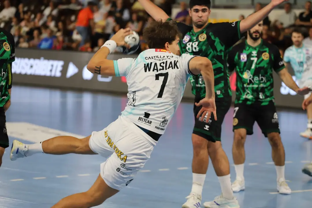 Europa espera este martes a un Ademar dispuesto a conseguir una nueva victoria. Foto: Isaac Llamazares