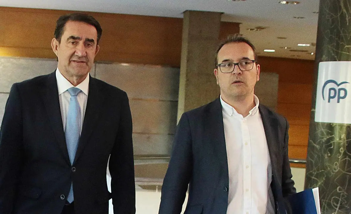 El presidente del PP de León, Juan Carlos Suárez-Quiñones, presenta el contenido del proyecto de ley de Presupuestos Generales de la Junta para el año 2026 en la provincia.