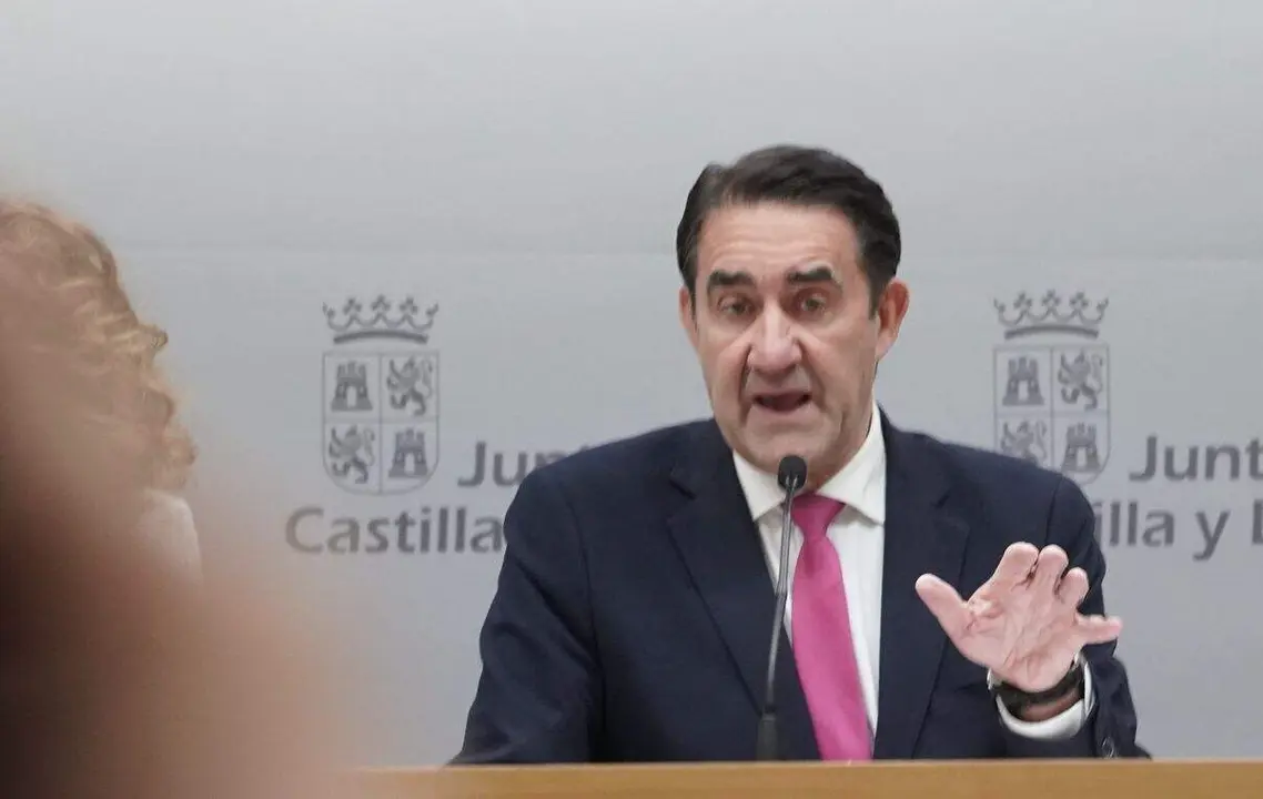 El consejero de Medio Ambiente, Vivienda y Ordenación del Territorio, Juan Carlos Suárez-Quiñones, presenta la convocatoria de las ayudas al alquiler y a la accesibilidad.