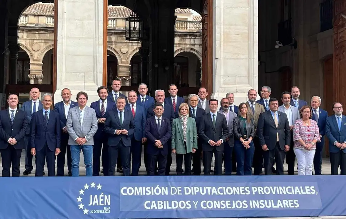 Reunión de la Comisión de Diputaciones de la Federación Española de Municipios y Provincias (FEMP), celebrada en Jaén. Participa el presidente de la Diputación de León, Gerardo Álvarez Courel.