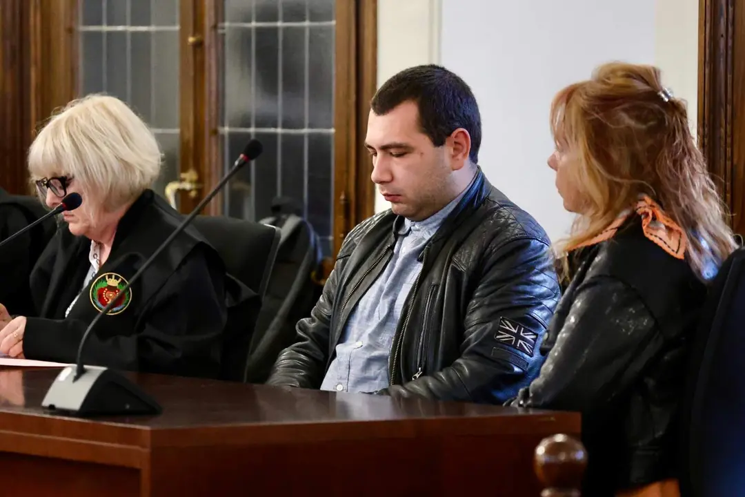El hijo de la fallecida, durante una de las sesiones del juicio en la Audiencia Provincial de León. Foto: Campillo