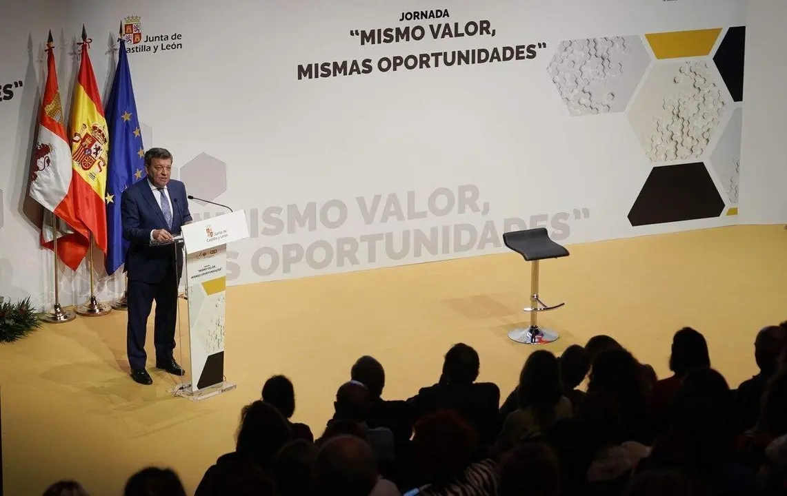 El consejero de la Presidencia, Luis Miguel González Gago, inaugura la Jornada ‘Mismo Valor y Mismas Oportunidades’ de la Escuela de Administración Pública de Castilla y León.