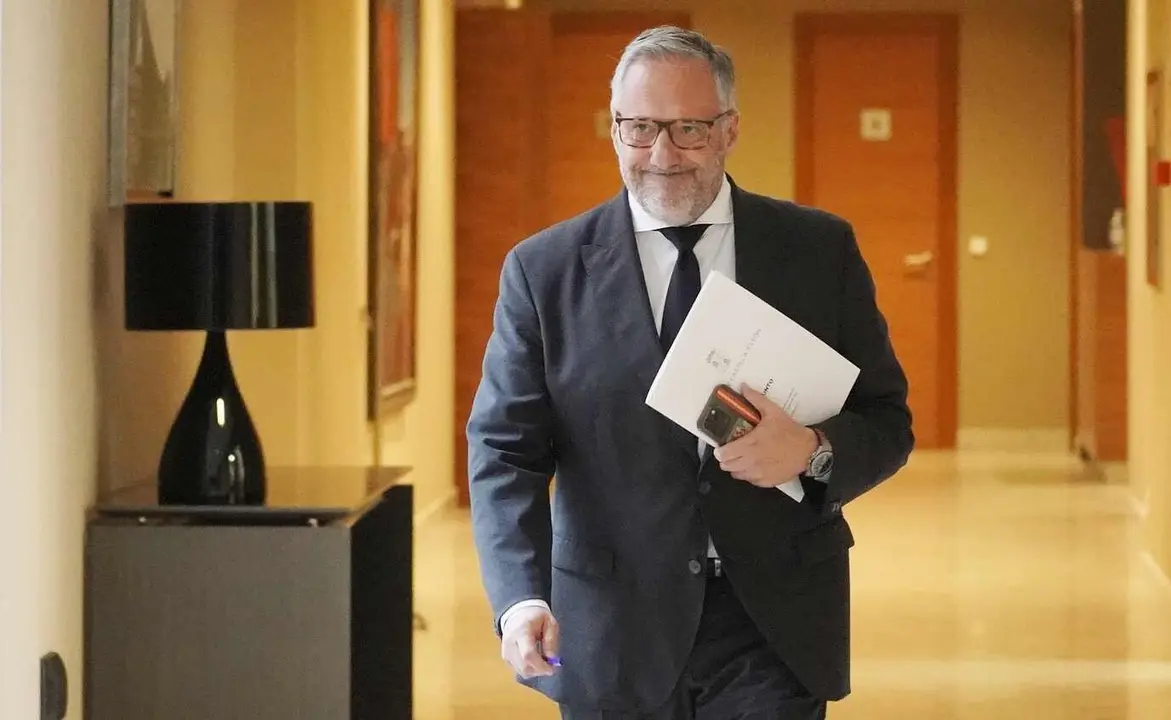 El presidente de las Cortes, Carlos Pollán, durante la reunión de la Mesa de las Cortes de Castilla y León.