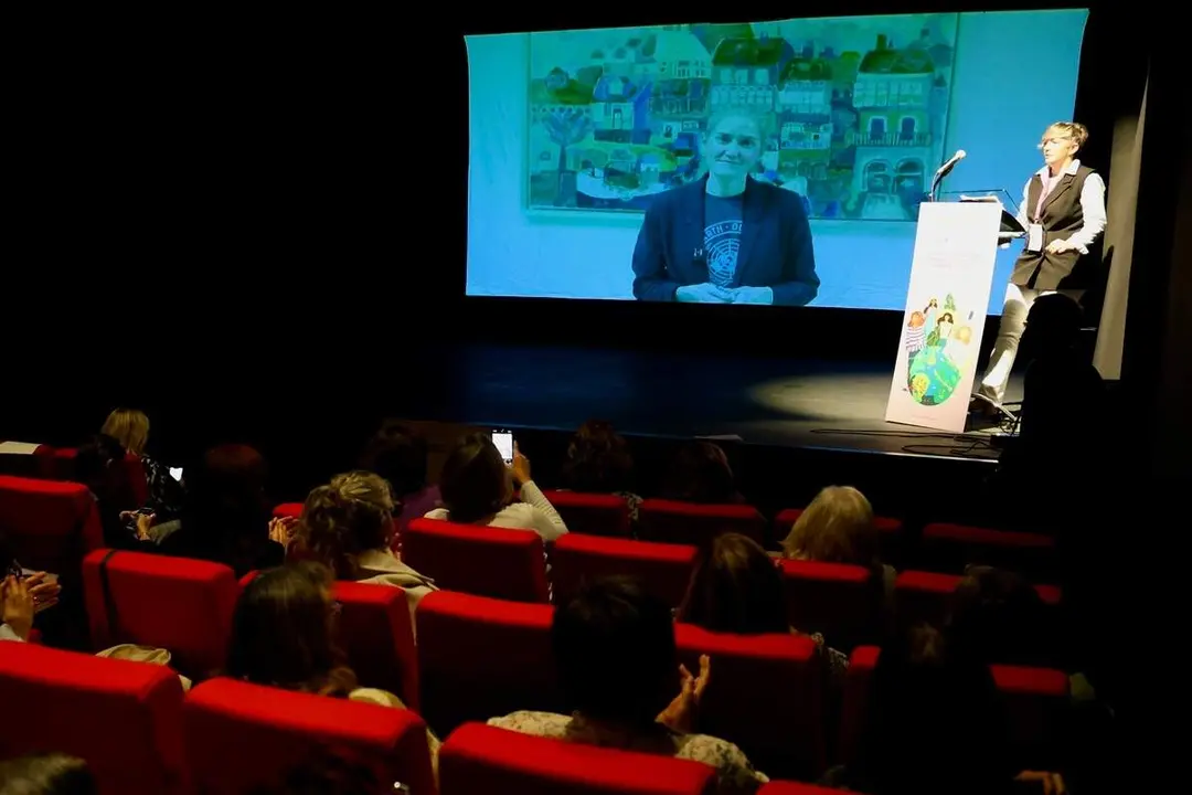 Clausura de la jornada ‘Mujeres rurales frente a la emergencia climática: presente y futuro’ de la Federación de Asociaciones de Mujeres Rurales, con la participación de la ministra para la Transición Ecológica y el Reto Demográfico, Sara Aagesen (‘online’), la presidenta de Fademur, Teresa López, y el alcalde de León, José Antonio Diez. Foto: Campillo.