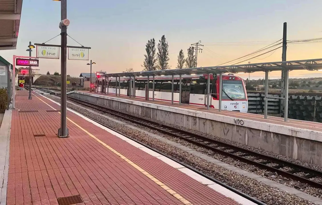 Trenes de Feve en la estación de  San Feliz de Torío.