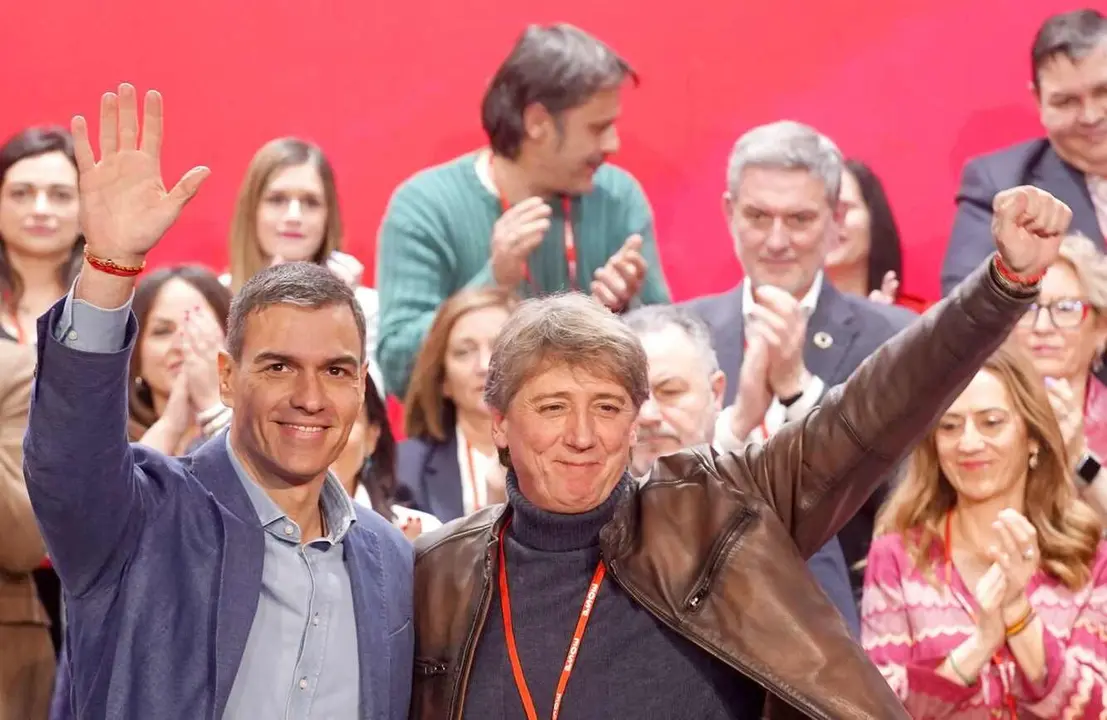 El secretario general del PSCyL, Carlos Martínez, y el secretario general y presidente del Gobierno, Pedro Sánchez en el XV Congreso Autonómico del PSOE de Castilla y León.