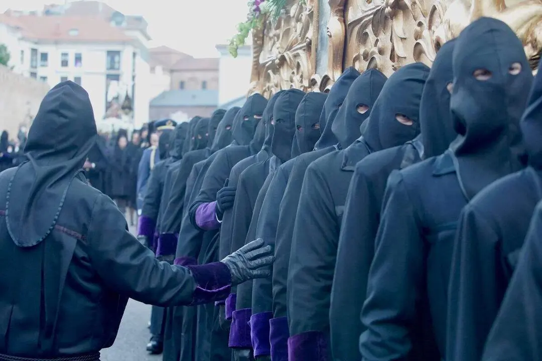 Celebración de la Procesión del Santo Entierro, organizada por la Real Cofradía Santísimo Sacramento de Minerva y La Santa Vera Cruz, en la que participan diferentes autoridades
