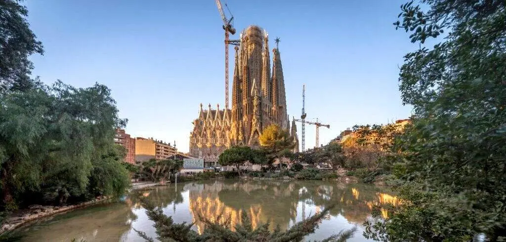 La Sagrada Familia de Barcelona, premio León de Plata.