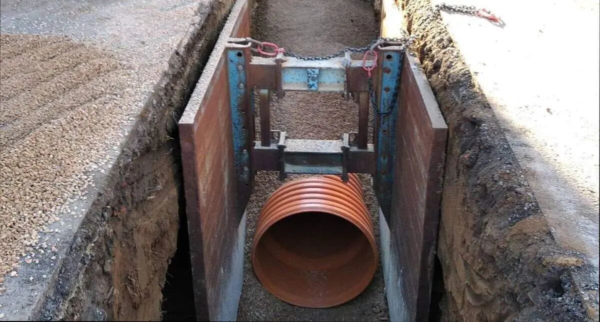 Obras de mejora de la red de abastecimiento de agua en León.