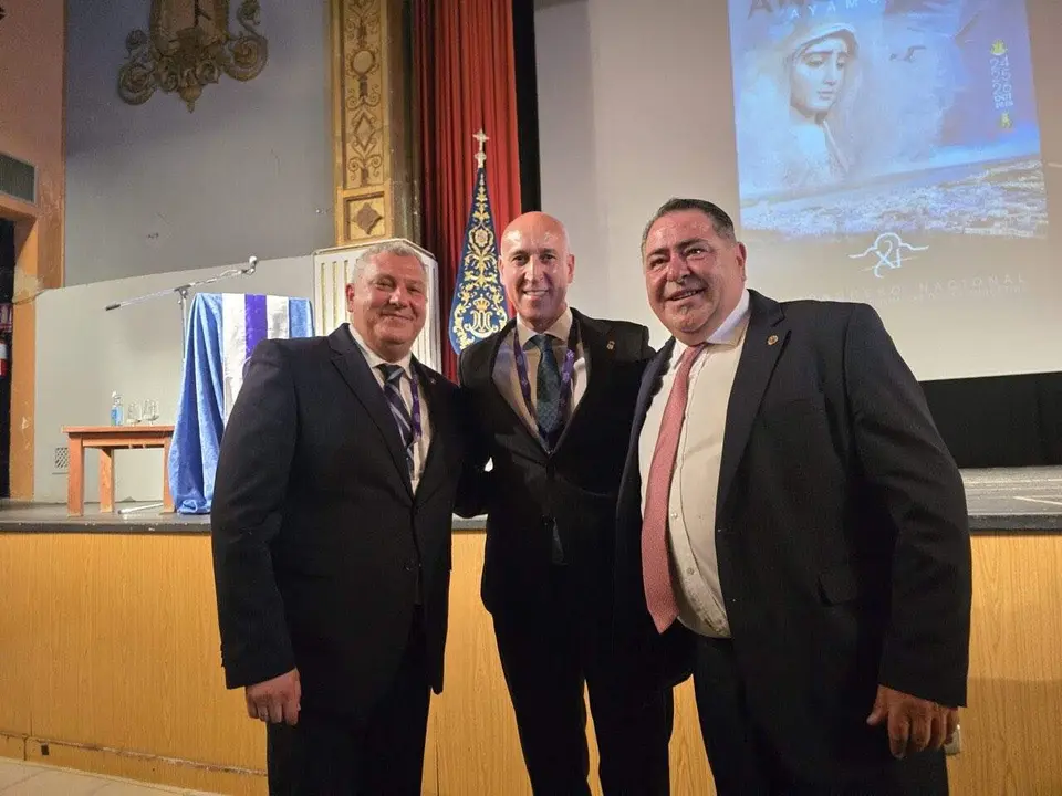 Diez, en la presentación de la candidatura para acoger el 12º Congreso Nacional de Cofradías de Nuestra Señora de las Angustias y Soledad, un objetivo que se ha logrado este fin de semana en Ayamonte. Foto: AytoLeón