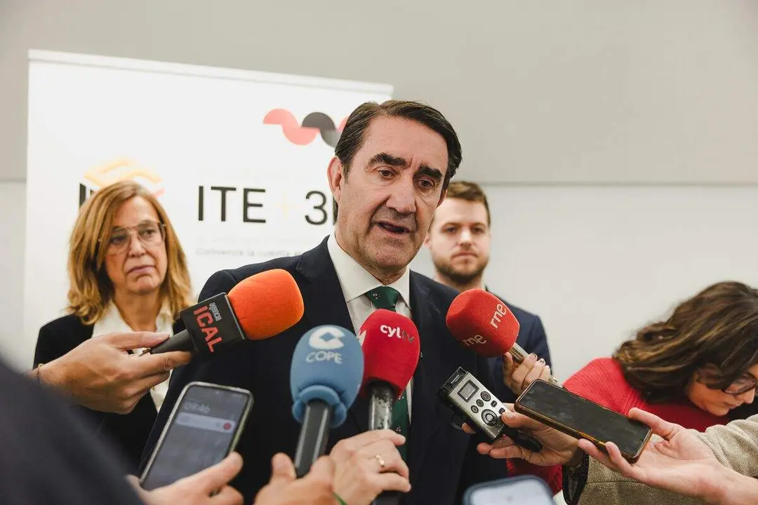 El consejero de Medio Ambiente, Vivienda y Ordenación del Territorio, Juan Carlos Suárez-Quiñones, inaugura el Congreso ITE+3R sobre los procesos de transformación de ciudades y territorios. Foto: Lucía Burón Cabrero